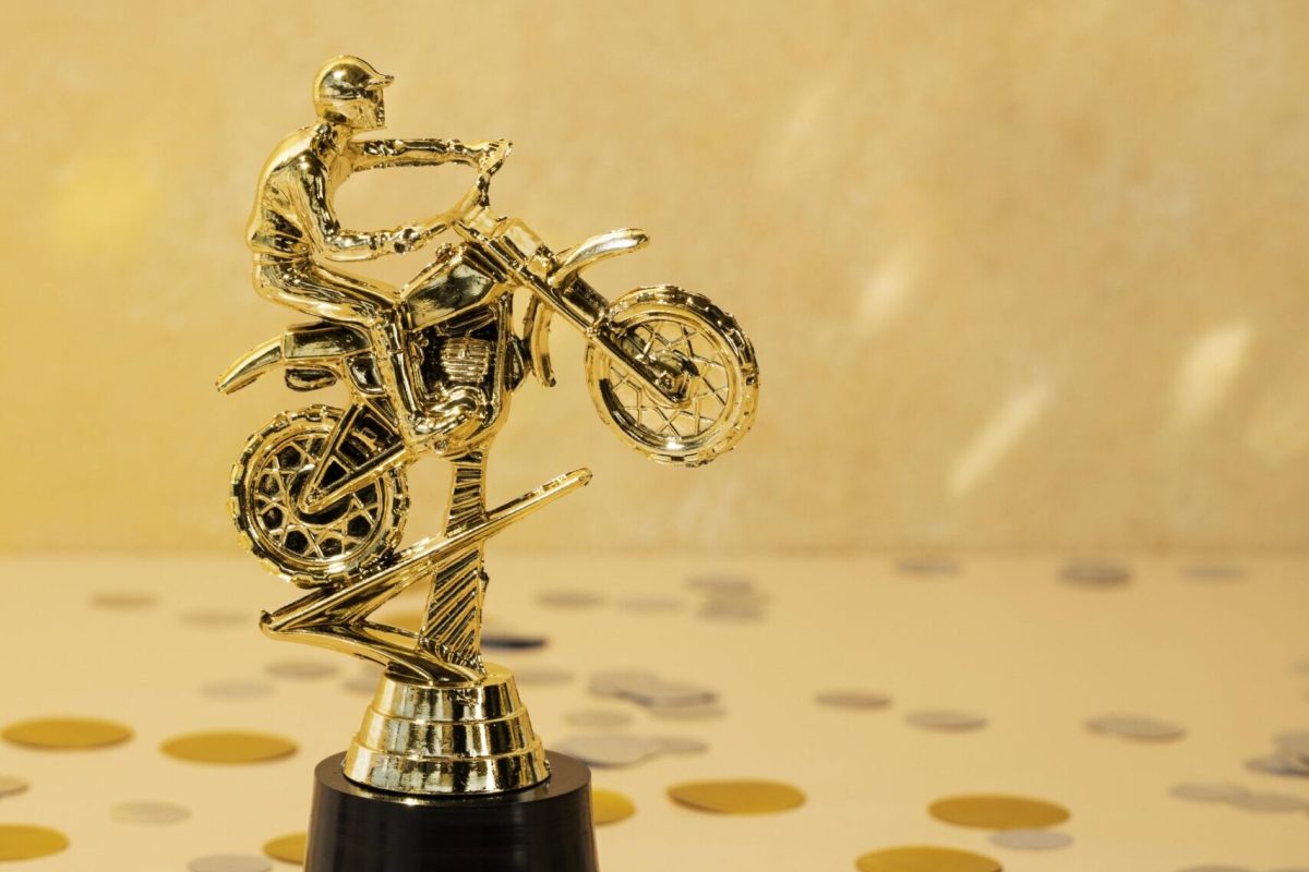 winner-concept-with-golden-man-bycicle
